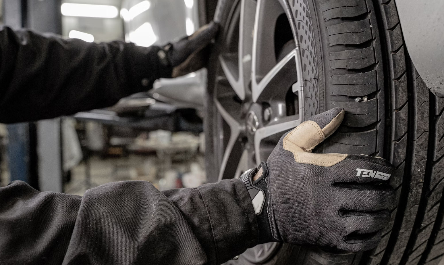 HOW TO KNOW WHEN YOUR TIRES NEED REPAIR OR REPLACEMENT